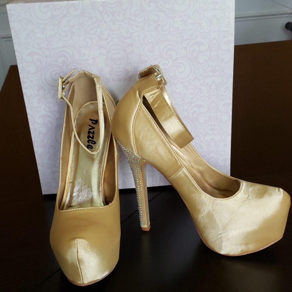 Shoes - Picture 2 of 4